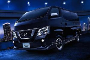 Новому микроавтобусу Nissan NV350 Caravan добавили хрома