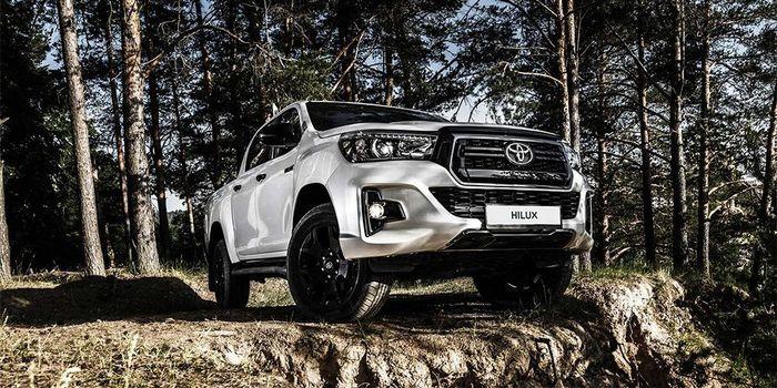 Toyota Hilux Double Cab Exclusive Black 2019 года