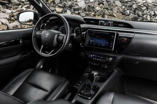 Toyota Hilux Double Cab Exclusive Black 2019 года