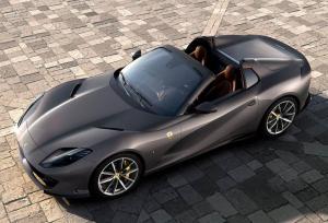 А вот и Ferrari 812 Superfast с открытым верхом