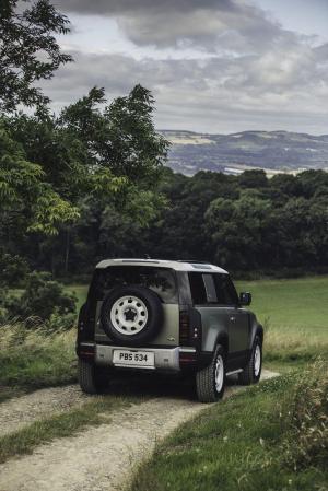 Land Rover Defender 90 D240 SE Explorer Pack 2020 года