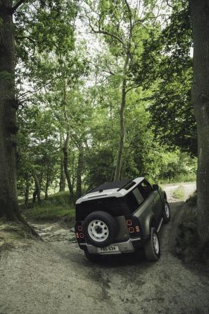 Land Rover Defender 90 D240 SE Explorer Pack 2020 года