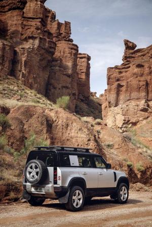 Land Rover Defender 110 Explorer Pack First Edition 2020 года