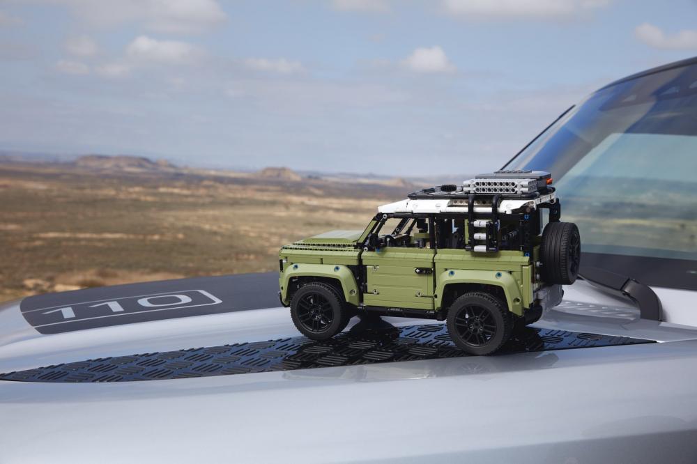 Land Rover Defender by LEGO Technic