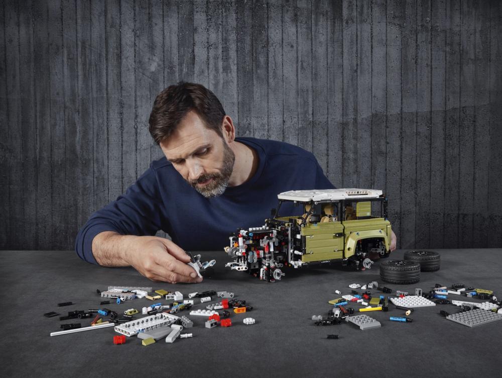 Land Rover Defender by LEGO Technic