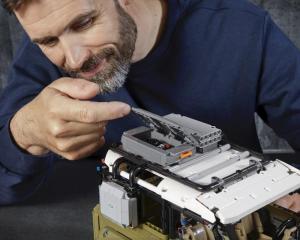 Land Rover Defender by LEGO Technic