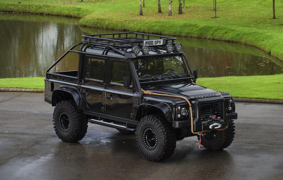 Появилась возможность приобрести Land Rover Defender Джеймса Бонда