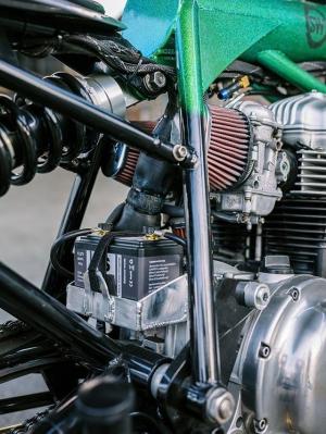 Kawasaki W800 Wasabi by Schlachtwerk