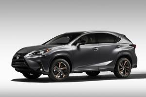 Lexus NX300 станет более угрожающим со спецпакетом Black Line