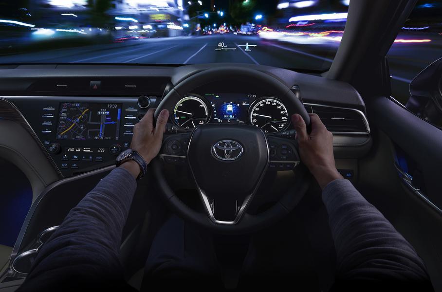 Toyota Camry e-Four