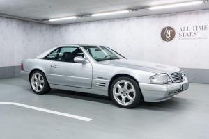 Один из 12 Mercedes-Benz SL 320 Mille Miglia 2000 года