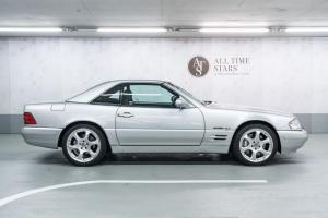 Один из 12 Mercedes-Benz SL 320 Mille Miglia 2000 года