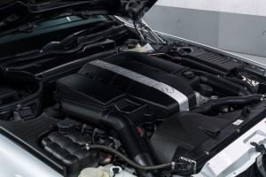 Один из 12 Mercedes-Benz SL 320 Mille Miglia 2000 года