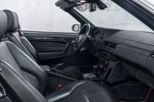 Один из 12 Mercedes-Benz SL 320 Mille Miglia 2000 года