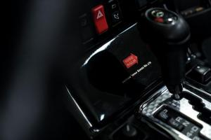 Один из 12 Mercedes-Benz SL 320 Mille Miglia 2000 года