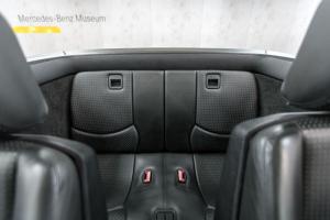 Один из 12 Mercedes-Benz SL 320 Mille Miglia 2000 года