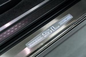 Один из 12 Mercedes-Benz SL 320 Mille Miglia 2000 года
