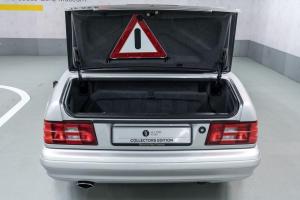 Один из 12 Mercedes-Benz SL 320 Mille Miglia 2000 года