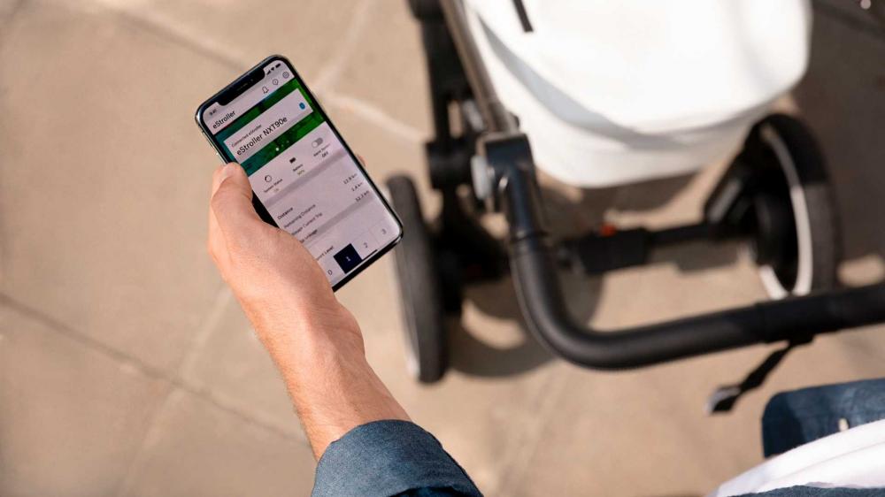 Детская коляска с электроприводом от Bosch
