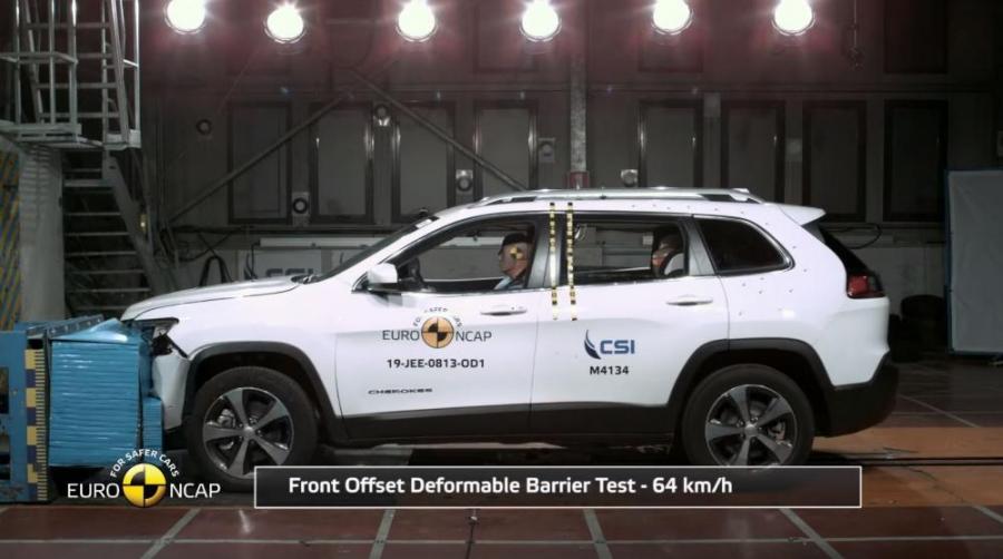 Jeep Cherokee в краш-тестах получил твердую четверку