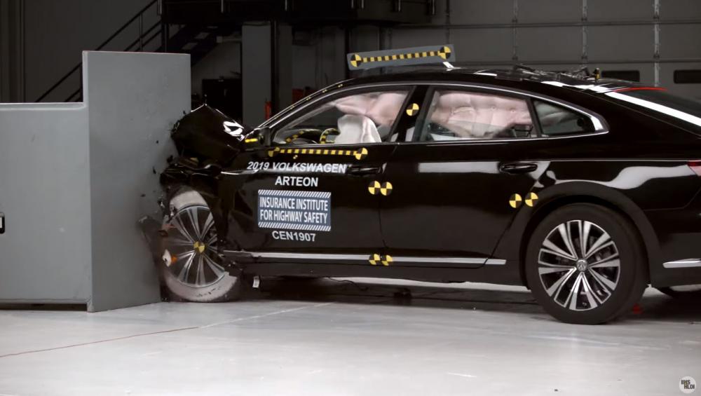 За что Volkswagen Arteon получила неудовлетворительную оценку