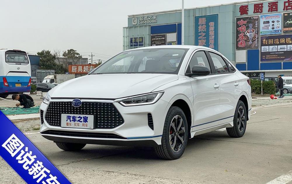 Китайский электроседан BYD e3 от дизайнера Audi