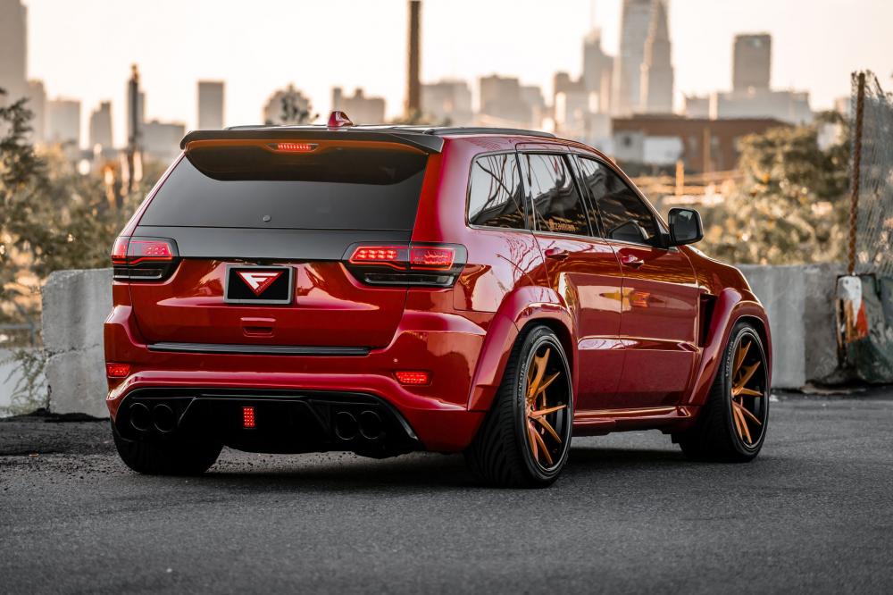 Jeep Grand Cherokee SRT8 on Ferrada Wheels (USF02)