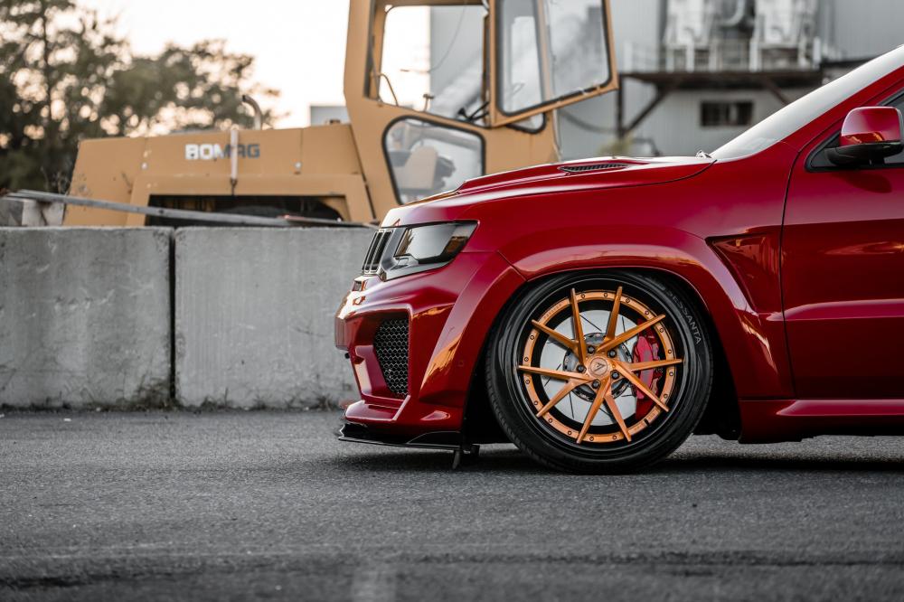 Jeep Grand Cherokee SRT8 on Ferrada Wheels (USF02)