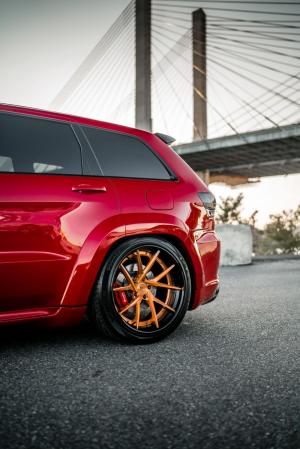 Jeep Grand Cherokee SRT8 on Ferrada Wheels (USF02)