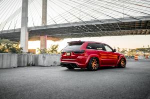 Jeep Grand Cherokee SRT8 on Ferrada Wheels (USF02)