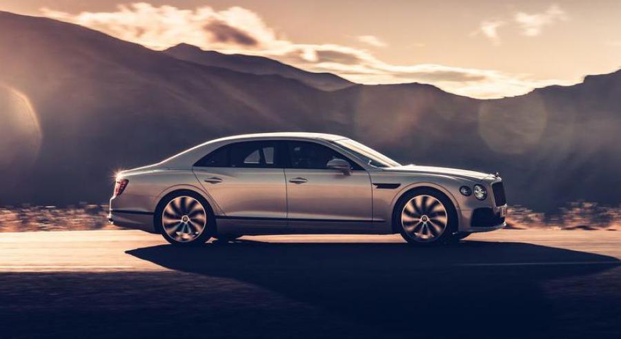 Представлен седан Bentley Flying Spur в новой версии под названием Blackline