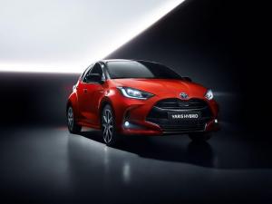 Toyota Yaris Hybrid 2019 года