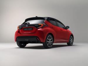 Toyota Yaris Hybrid 2019 года