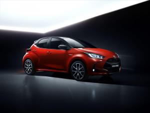 Toyota Yaris Hybrid 2019 года