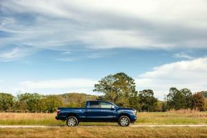 Nissan Titan XD SL Crew Cab 2019 года