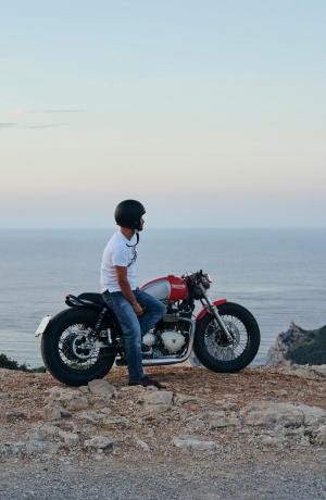 Triumph Thruxton 900 Stalker by Tamarit Motorcycles