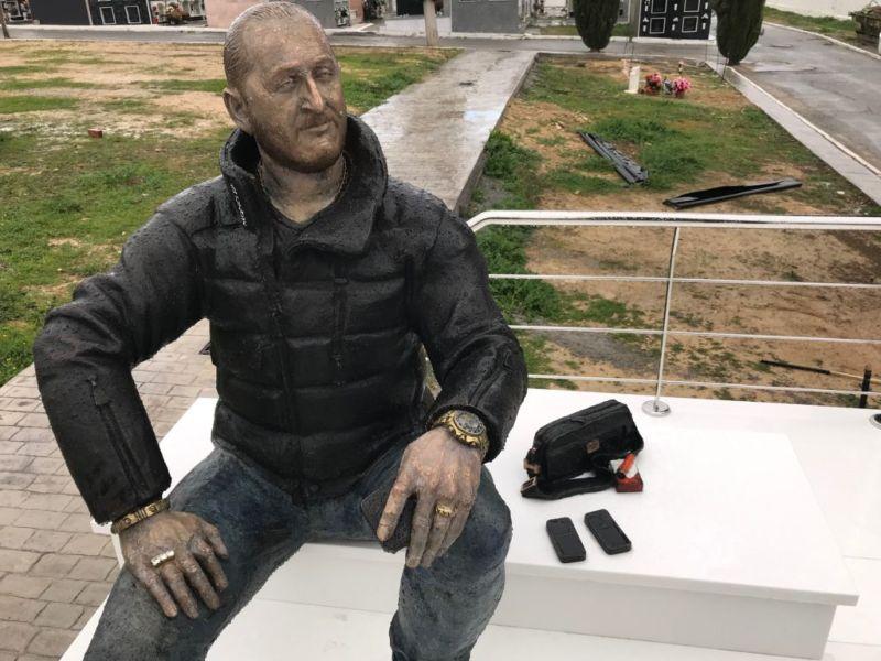 Памятник для Antonio El Tonto
