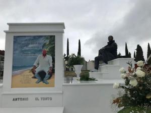Памятник для Antonio El Tonto