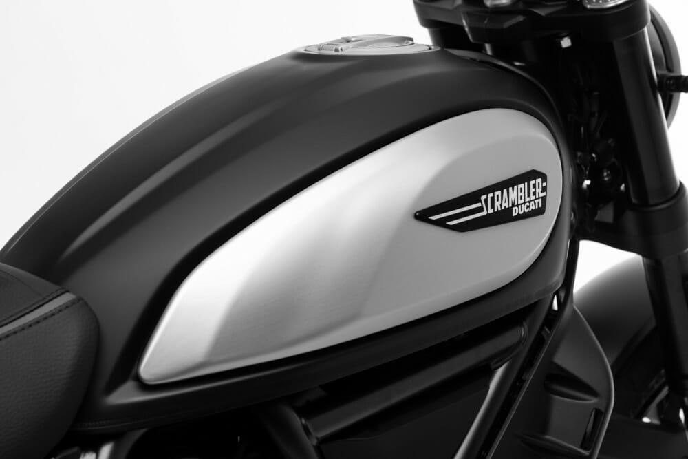Ducati Scrambler Icon Dark 2020 года