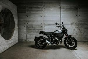 Ducati Scrambler Icon Dark 2020 года