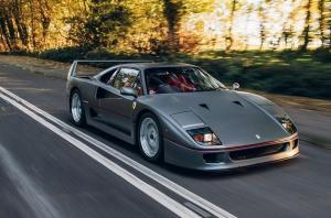 Отреставрированный Ferrari F40 в DK Engineering