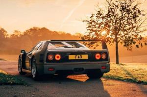 Отреставрированный Ferrari F40 в DK Engineering