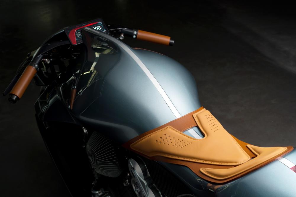 Aston Martin Brough Superior AMB 001 2019 года
