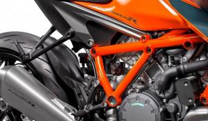 KTM 1290 Super Duke R 2020 года