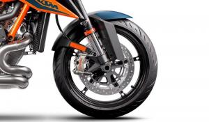 KTM 1290 Super Duke R 2020 года
