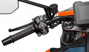KTM 1290 Super Duke R 2020 года