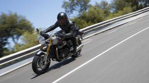 Triumph Thruxton RS 2020 года