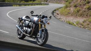 Triumph Thruxton RS 2020 года