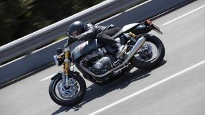 Triumph Thruxton RS 2020 года