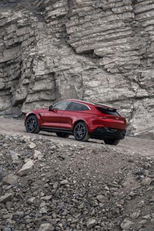 Aston Martin DBX 2020 года